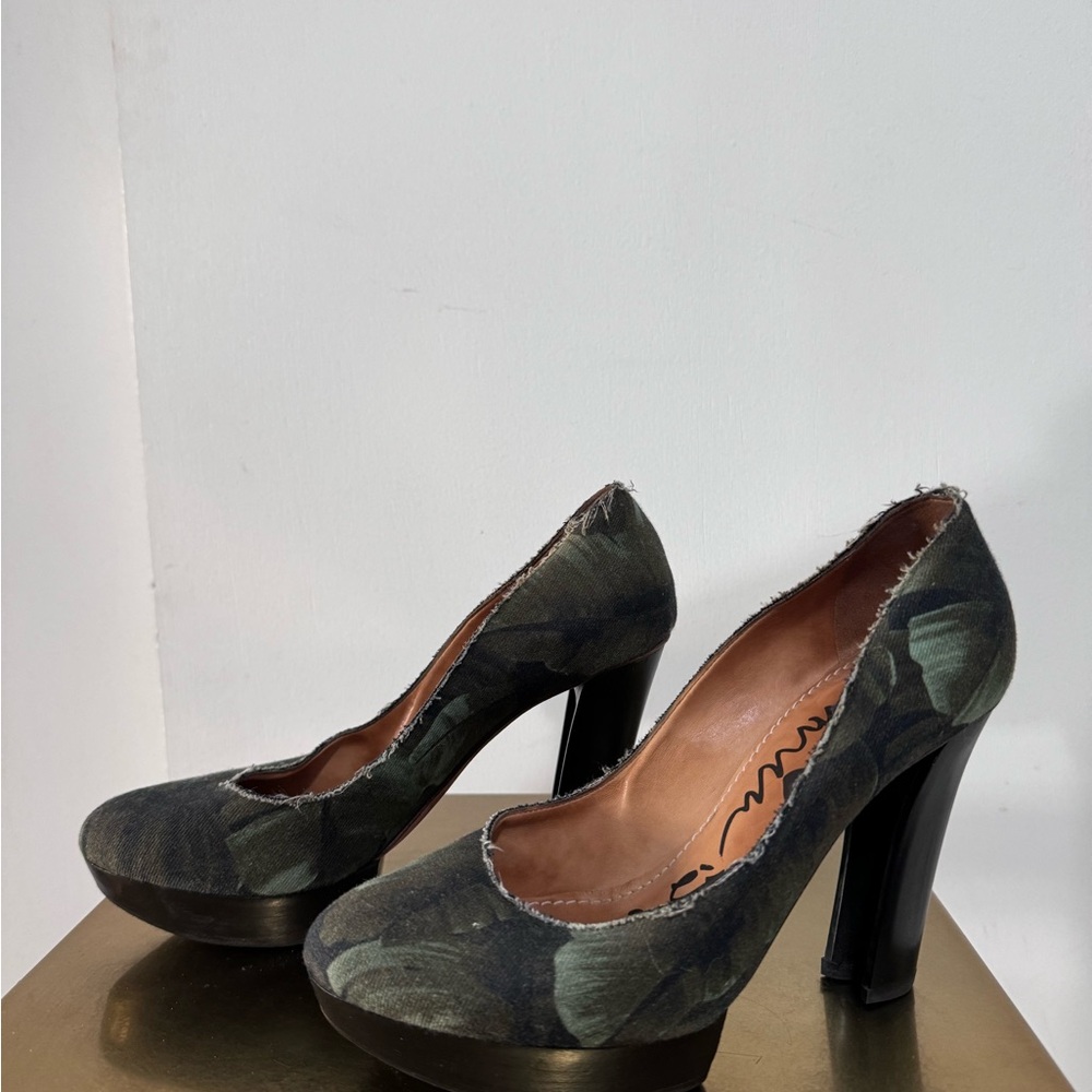 Lanvin Green and Black Printed Canvas Heels Classic Design